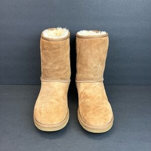 UGG 5825 Classic Short Womens Size 9 Brown Suede Sheepskin Comfort Ankle Boots
